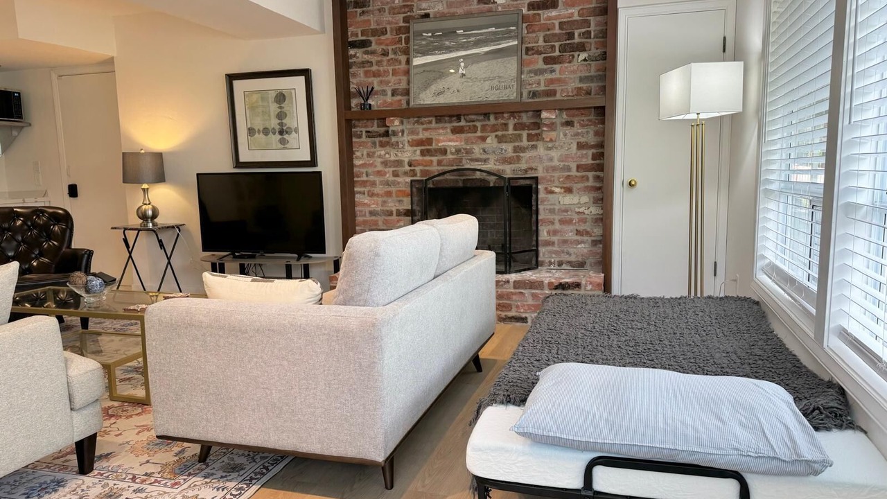 Photo of Bedroom in The Bowl of Edmonds