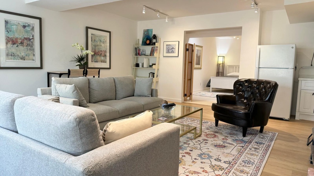 Photo of Livingroom in The Bowl of Edmonds