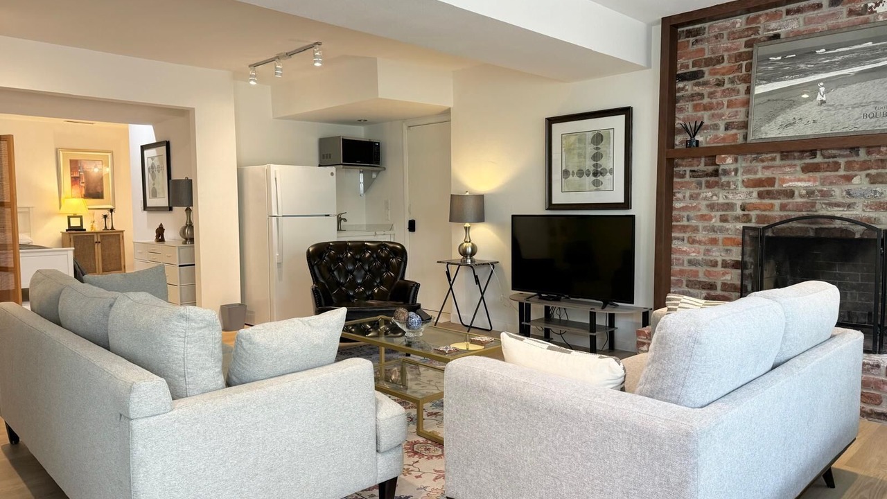 Photo of Livingroom in The Bowl of Edmonds