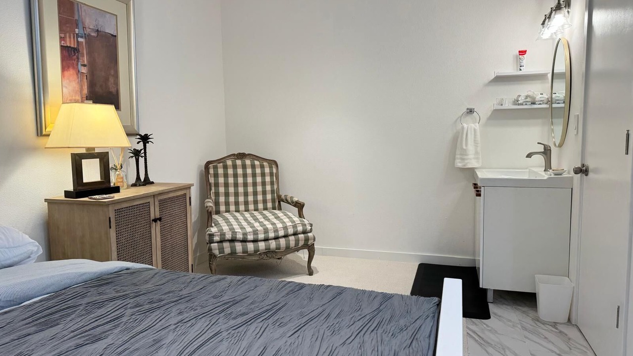 Photo of Bedroom in The Bowl of Edmonds