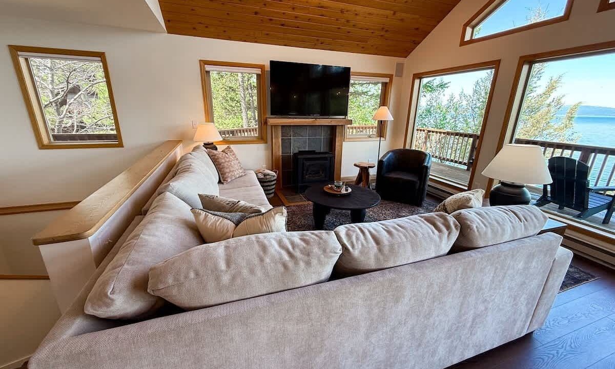 Photo of Livingroom in Finley Point