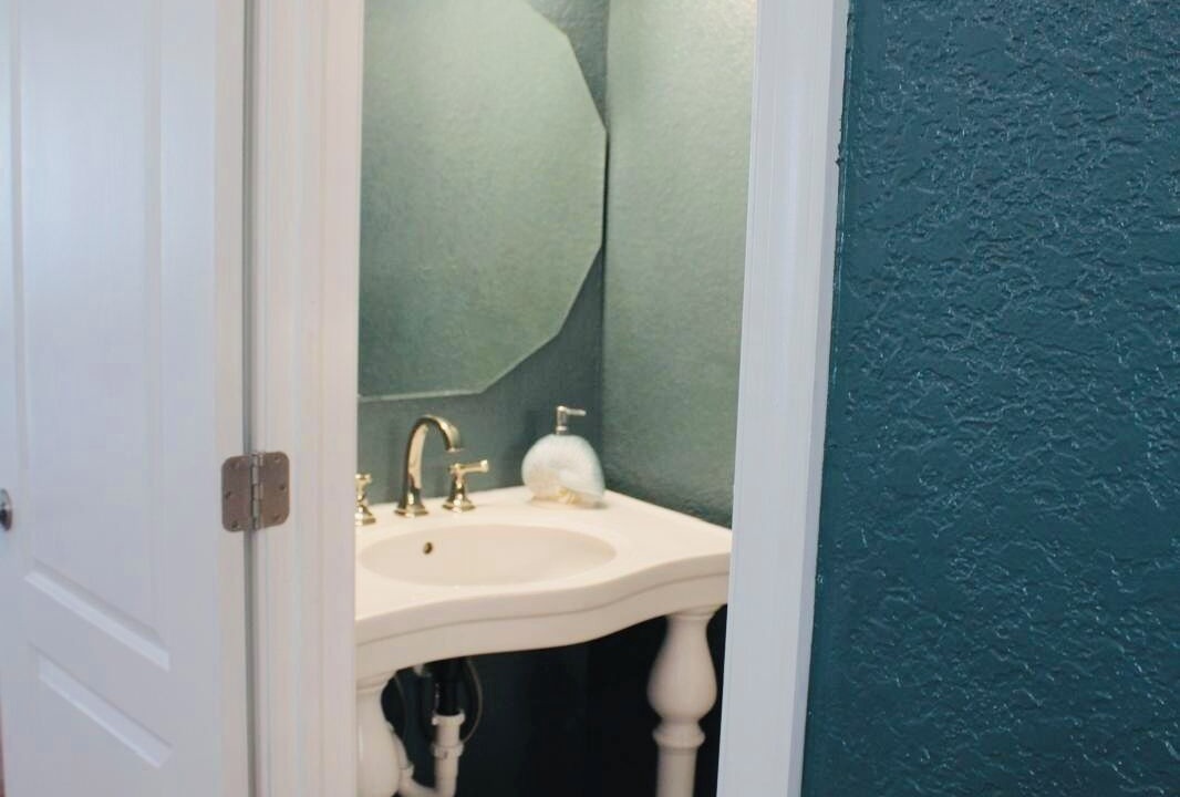 Photo of Bathroom in Weeki Wachee Gardens