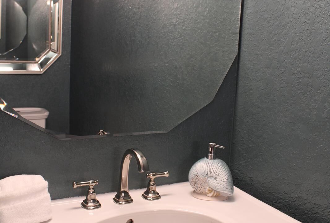 Photo of Bathroom in Weeki Wachee Gardens