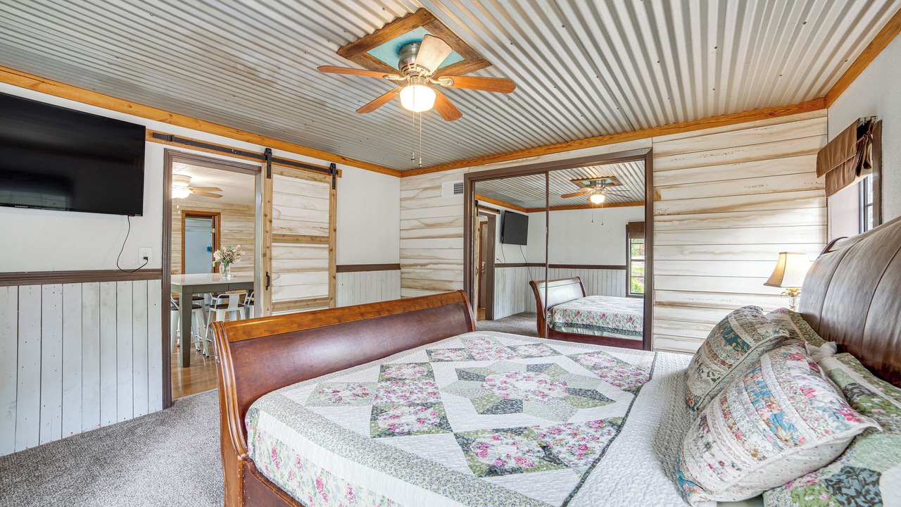 Photo of Bedroom in Ore City