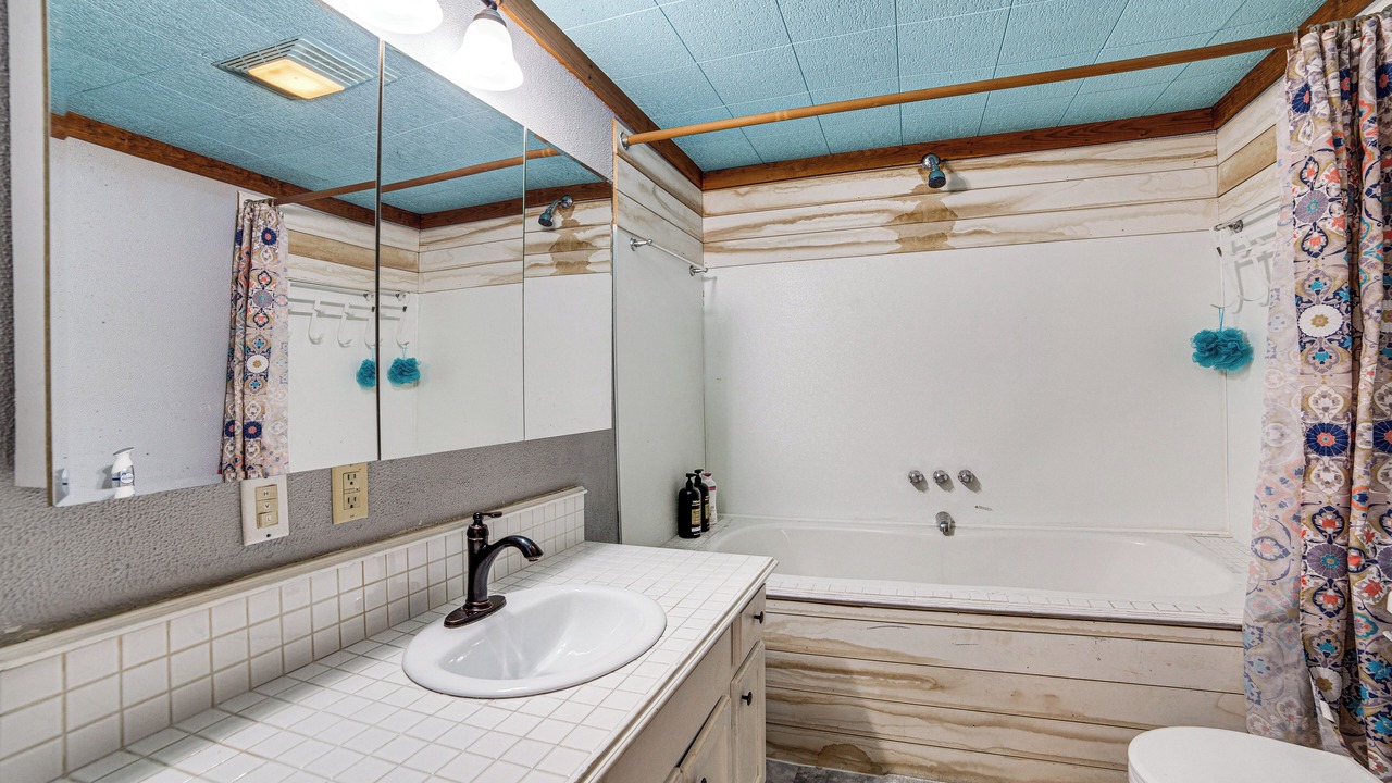 Photo of Bathroom in Ore City