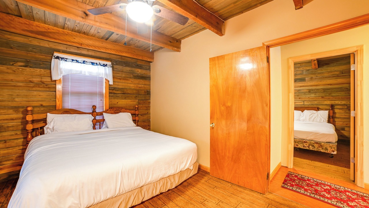 Photo of Bedroom in Springville