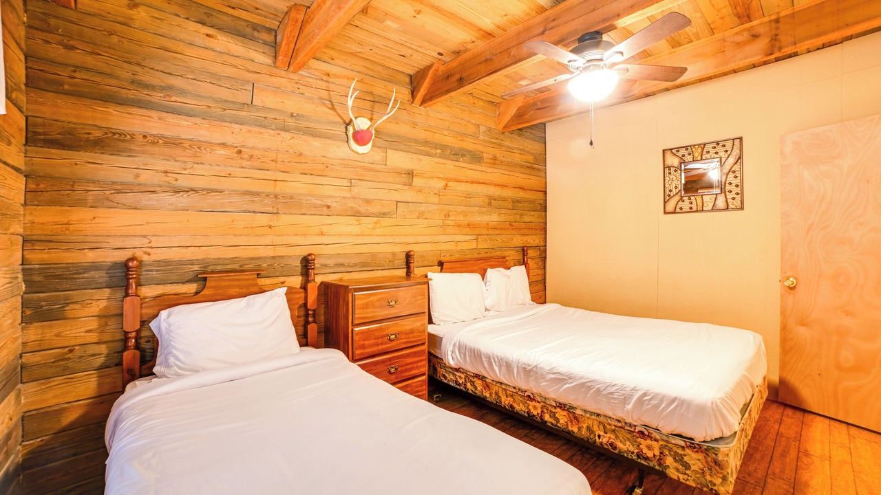 Photo of Bedroom in Springville