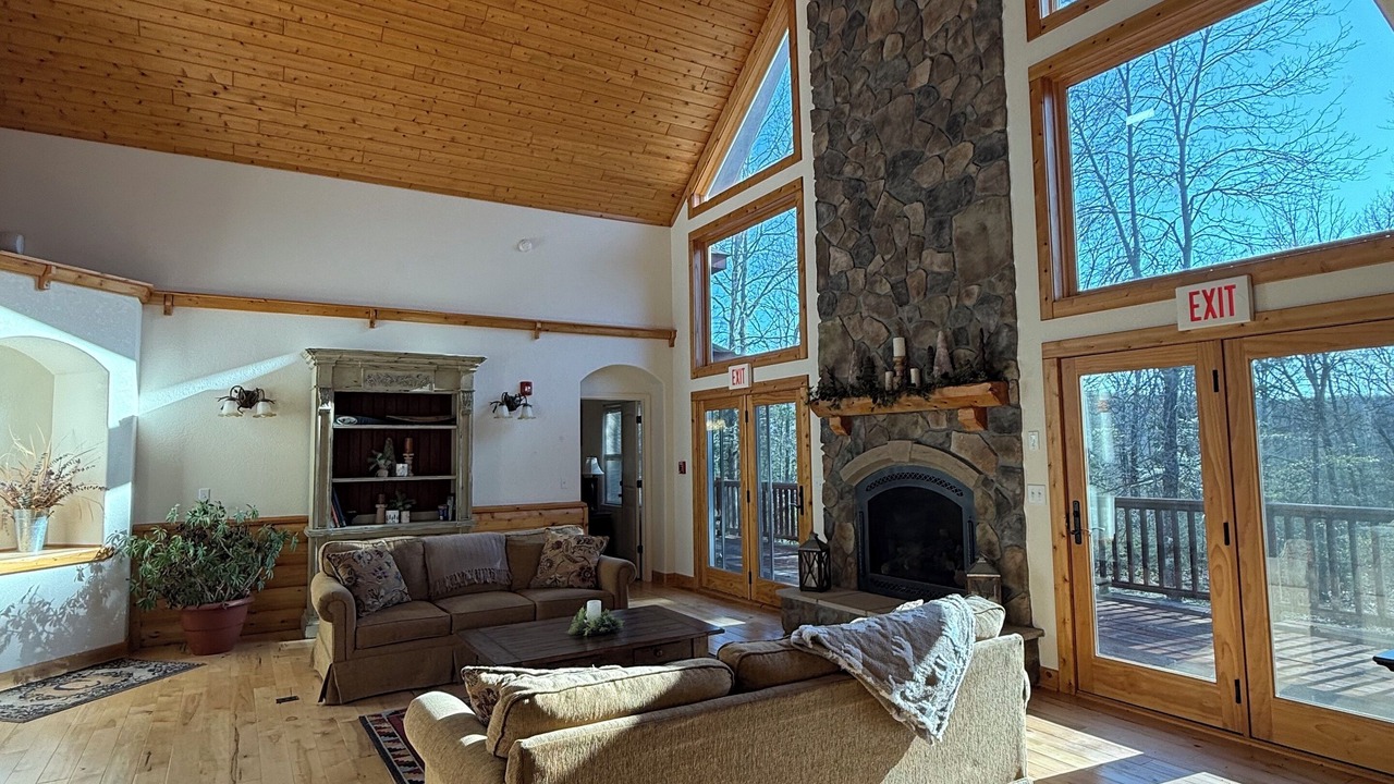 Photo of Livingroom in Eminence