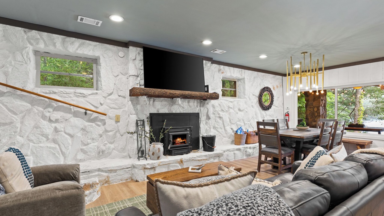 Photo of Livingroom in Morganton