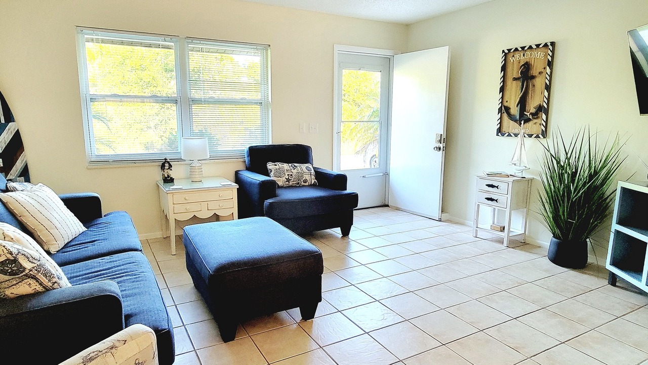 Photo of Livingroom in Englewood East