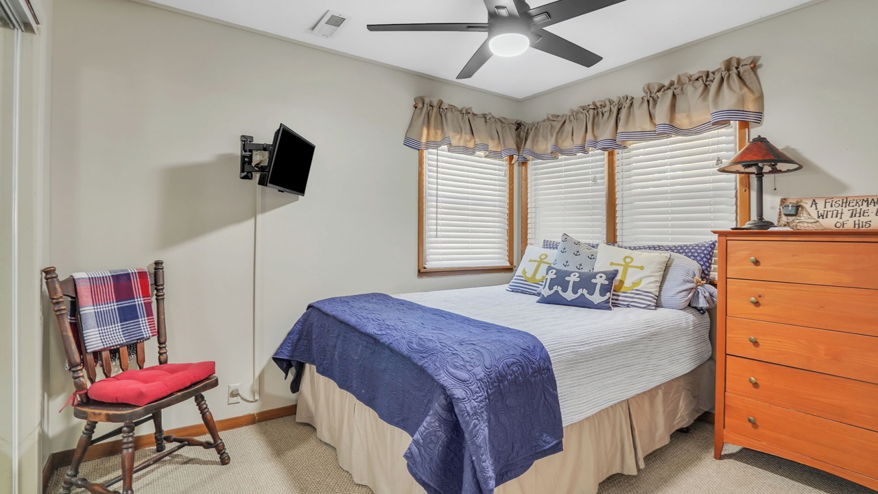 Photo of Bedroom in Grove