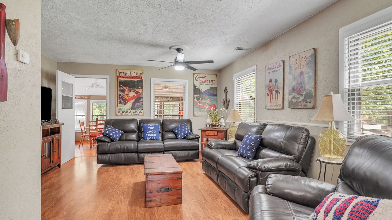Photo of Livingroom in Grove