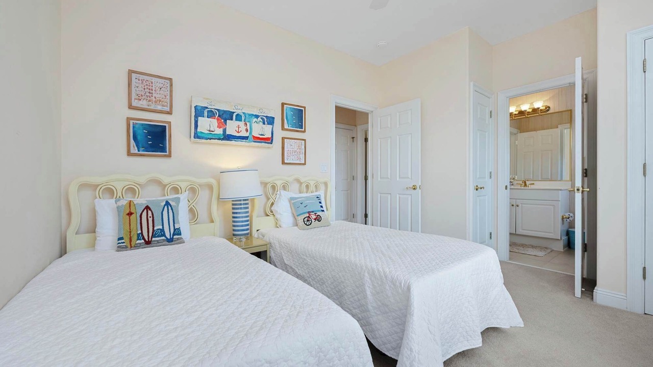Photo of Others in Avalon Beach Estates