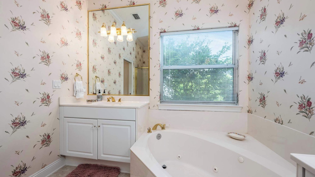 Photo of Bathroom in Avalon Beach Estates