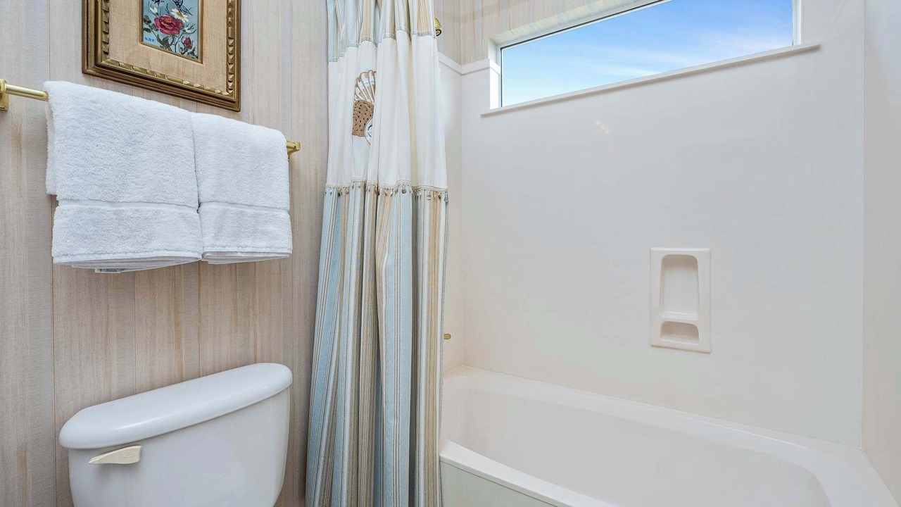 Photo of Bathroom in Avalon Beach Estates