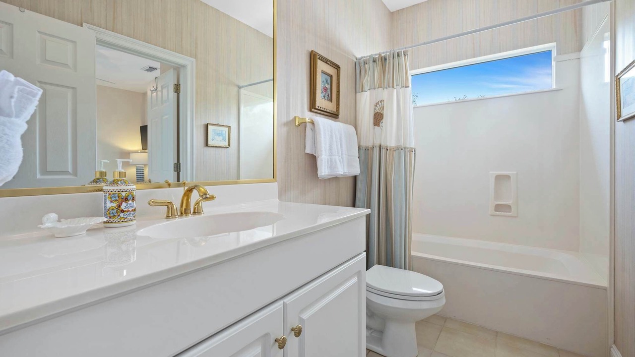 Photo of Bathroom in Avalon Beach Estates