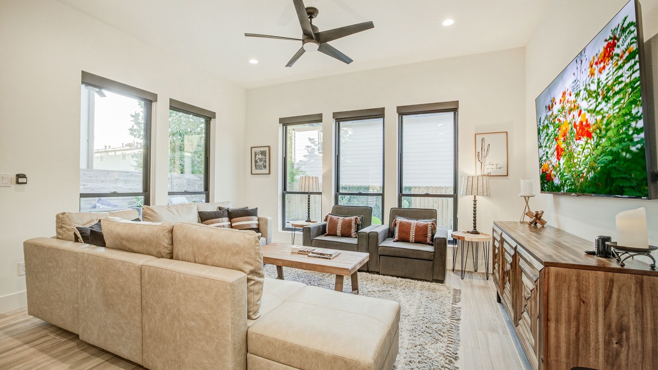 Photo of Livingroom in Mahncke Park