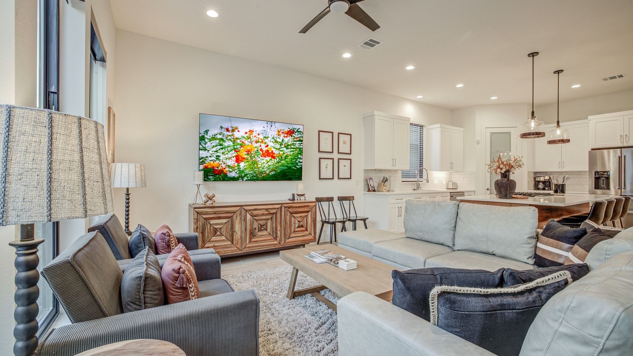 Photo of Livingroom in Mahncke Park
