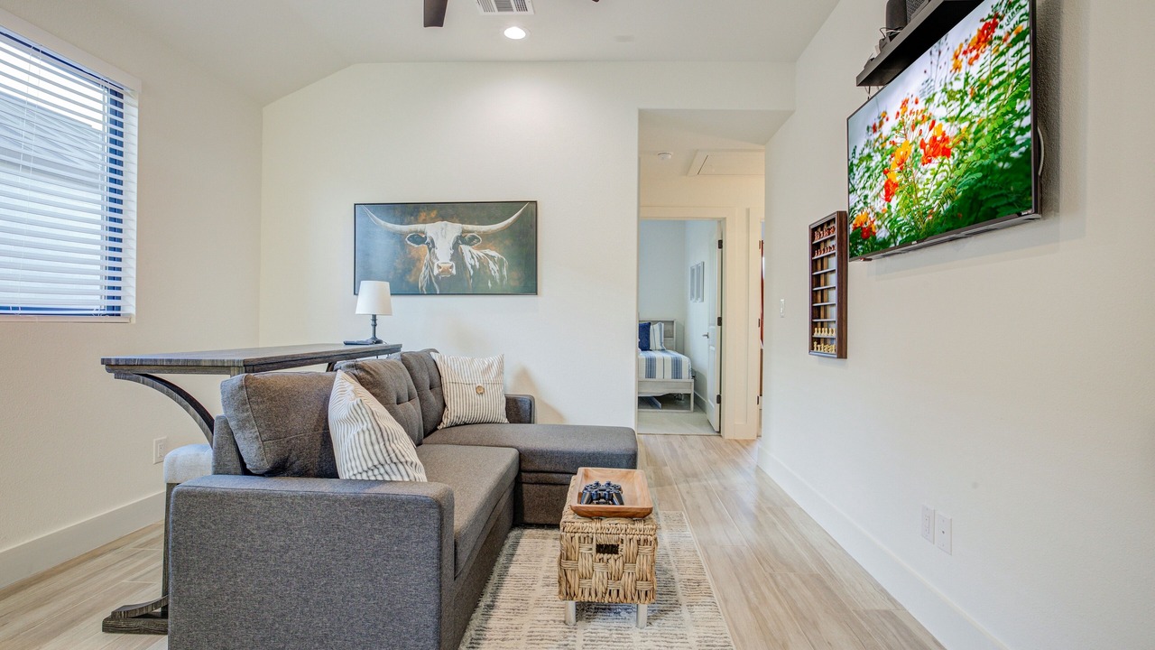 Photo of Livingroom in Mahncke Park