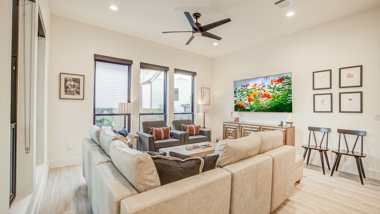 Photo of Livingroom in Mahncke Park