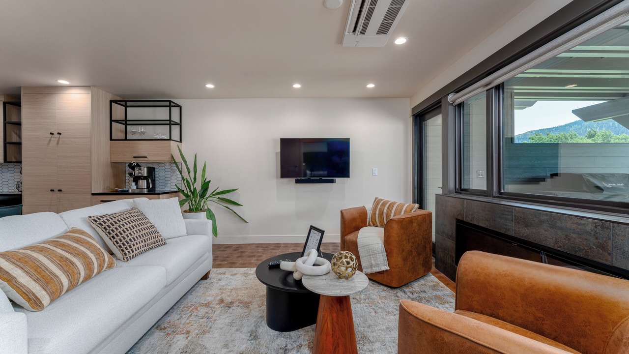 Photo of Livingroom in Wapato Point