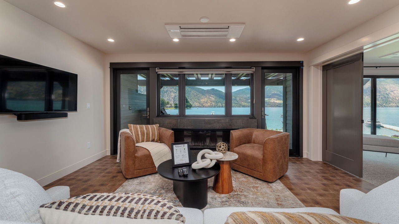 Photo of Livingroom in Wapato Point