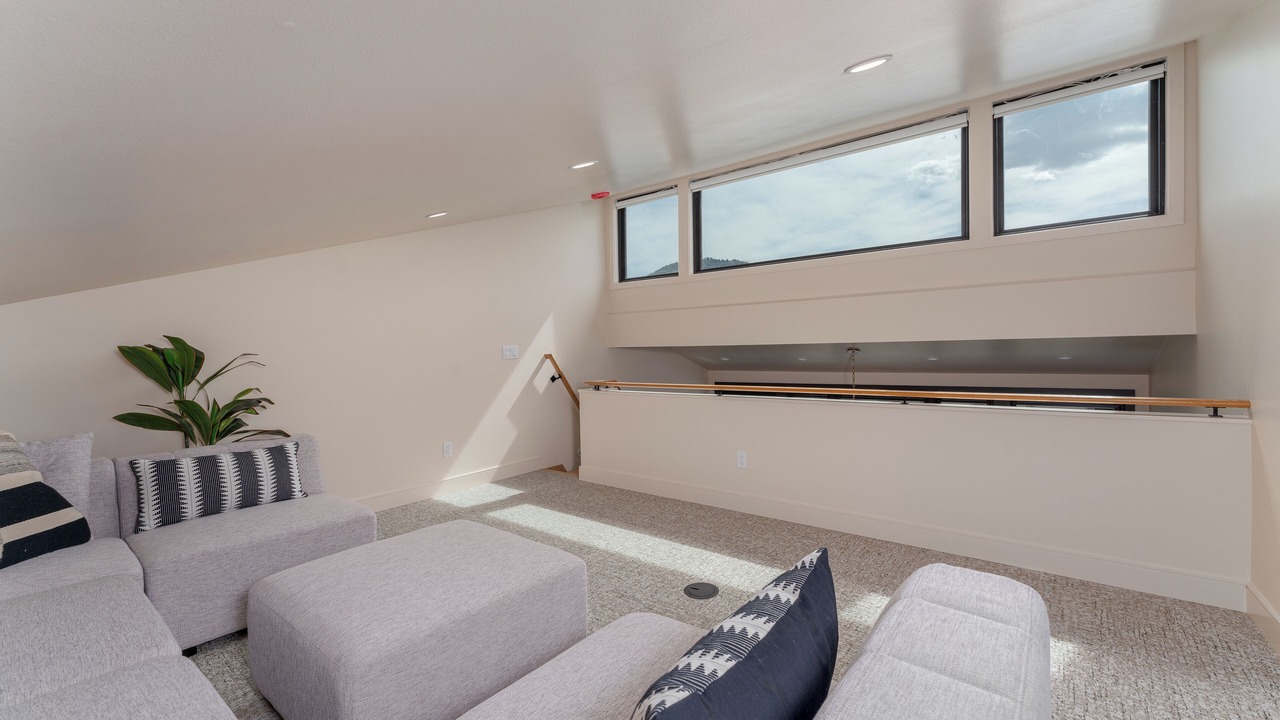 Photo of Livingroom in Wapato Point