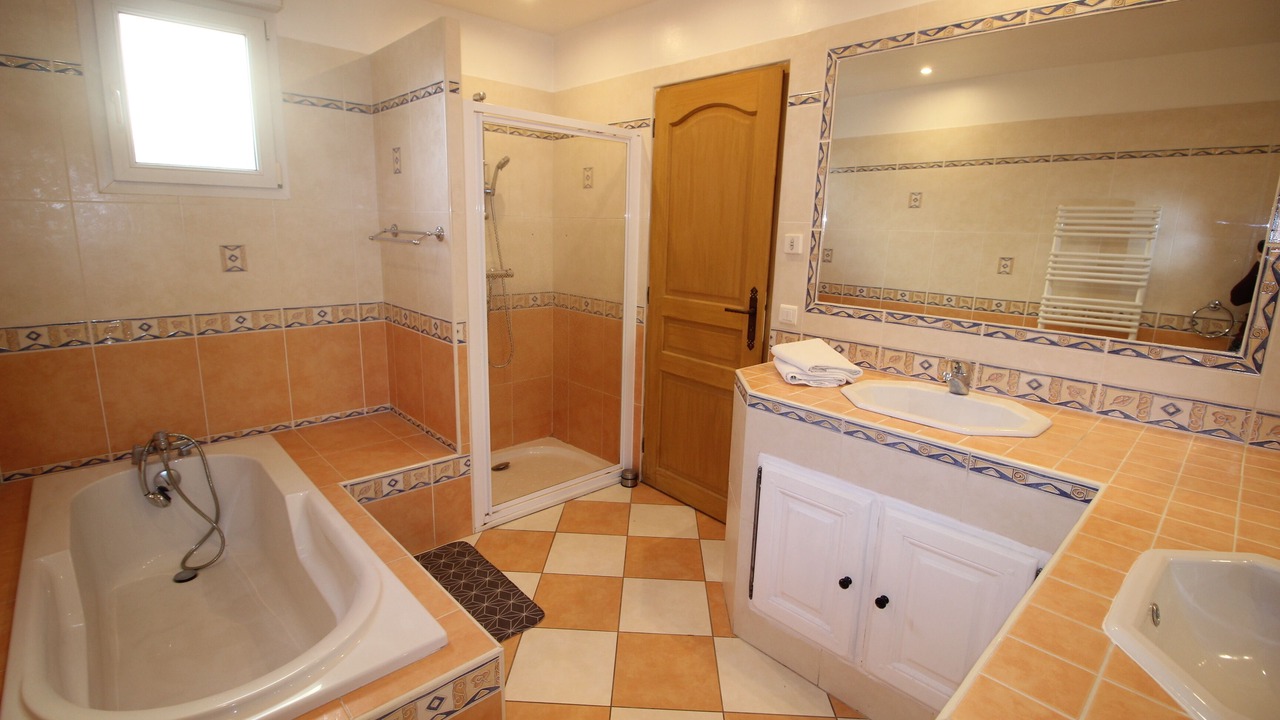 Photo of Bathroom in Varennes-Jarcy