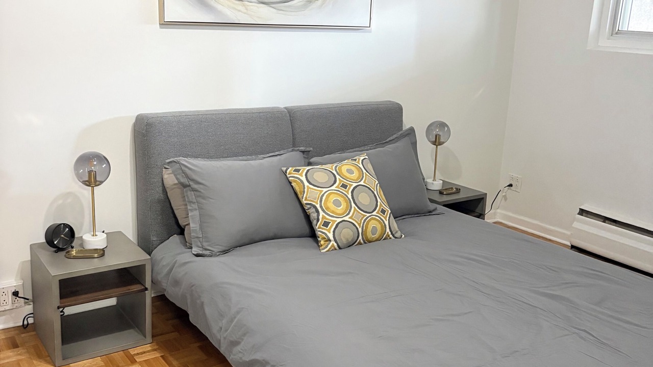 Photo of Bedroom in Cote-Saint-Luc