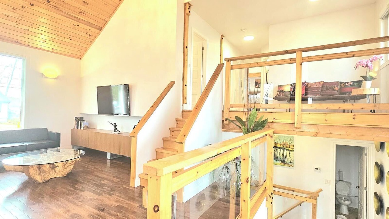 Photo of Livingroom in Whitchurch-Stouffville