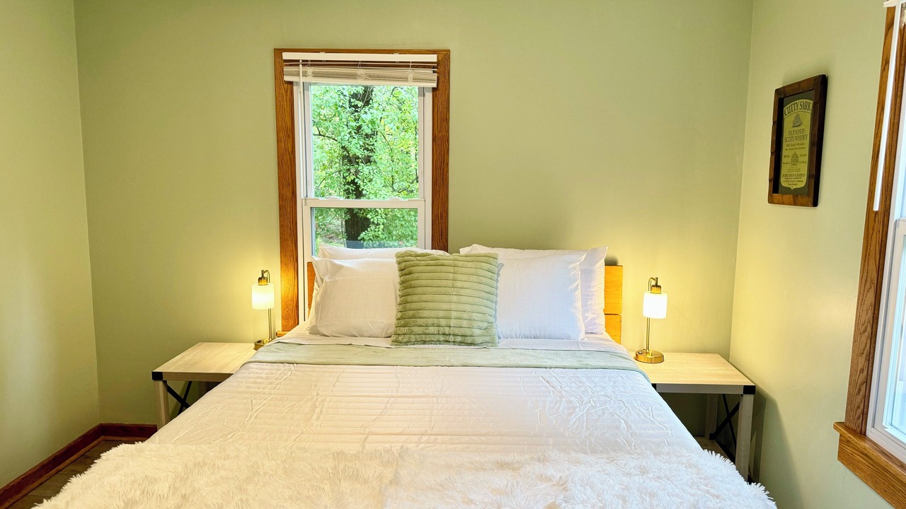 Photo of Bedroom in Lansing