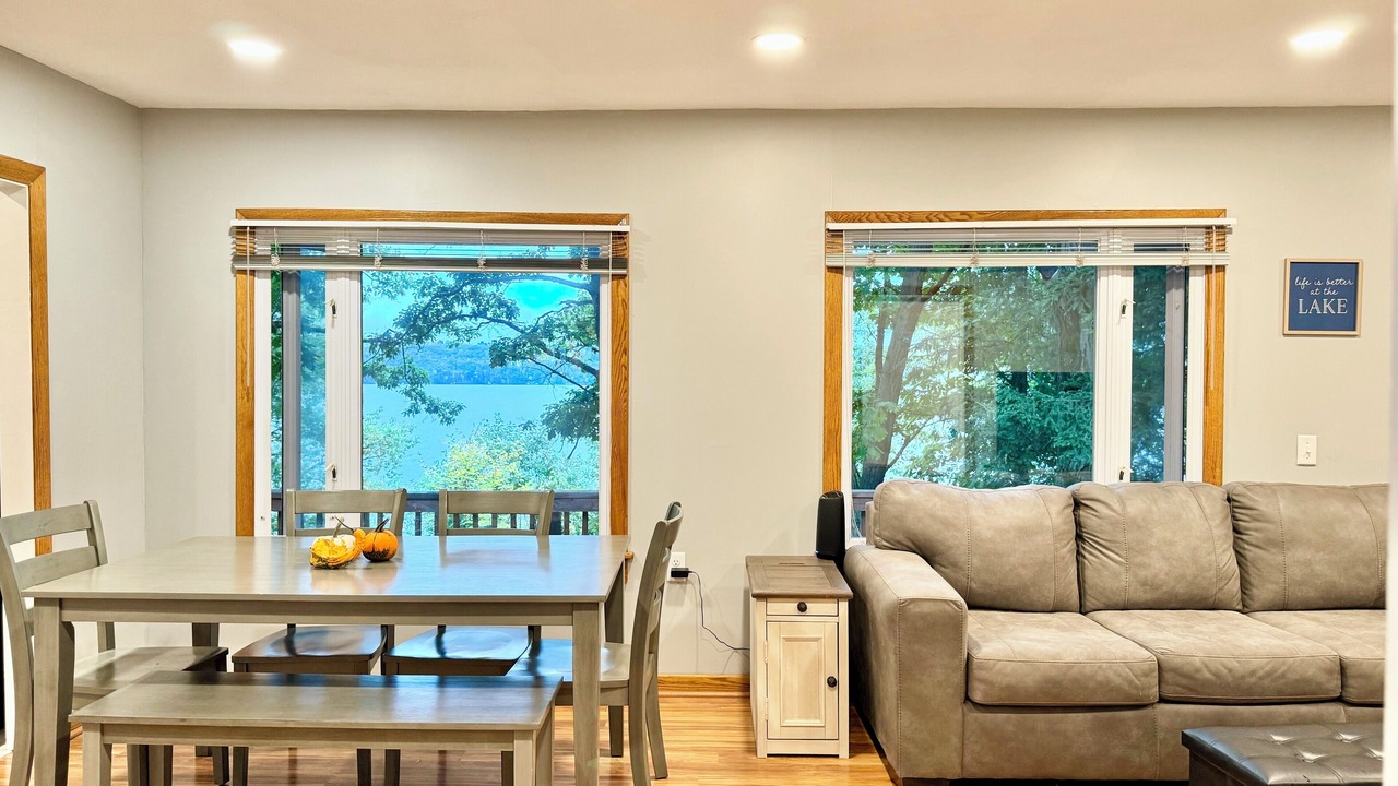 Photo of Livingroom in Lansing