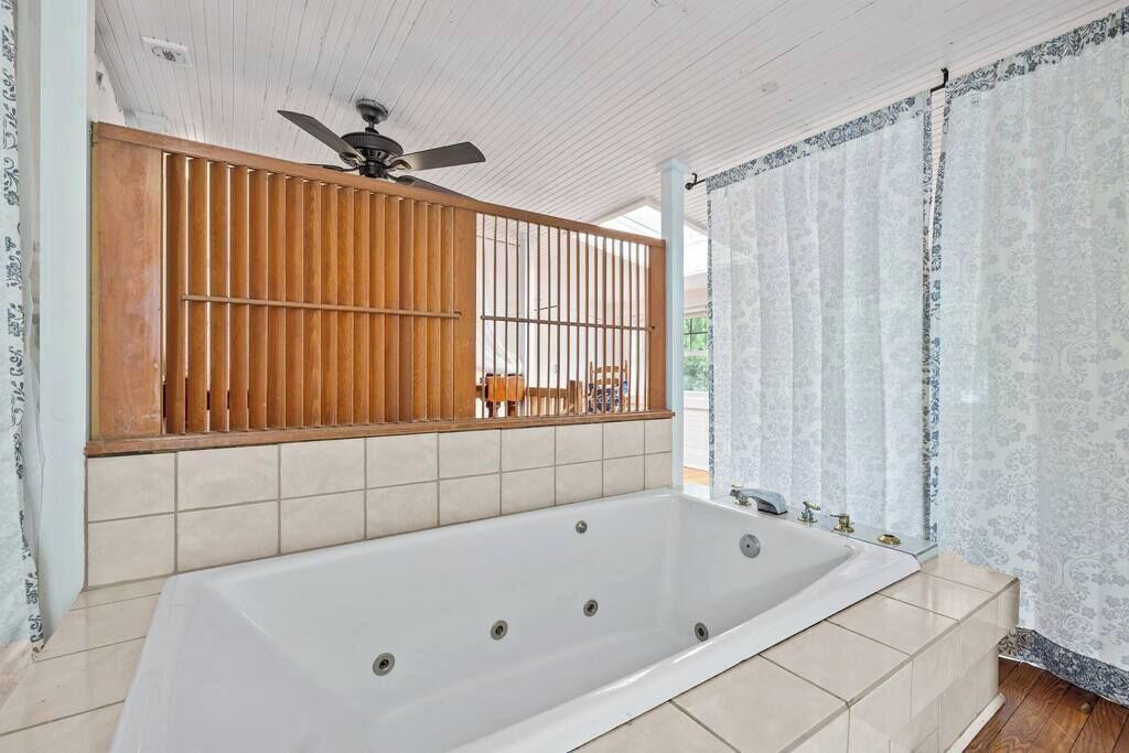 Photo of Bathroom in Willoughby Spit