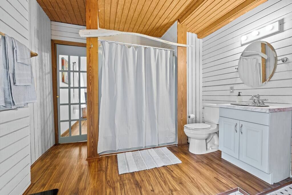 Photo of Bathroom in Willoughby Spit