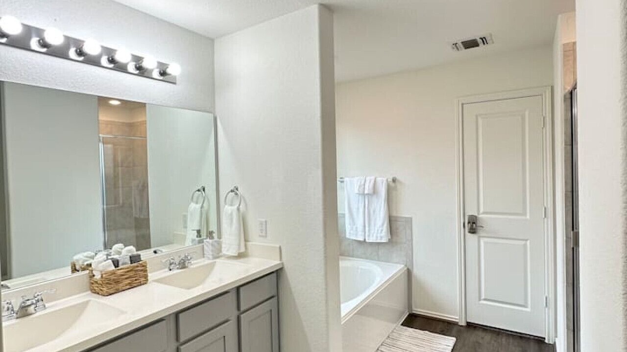 Photo of Bathroom in Del Valle