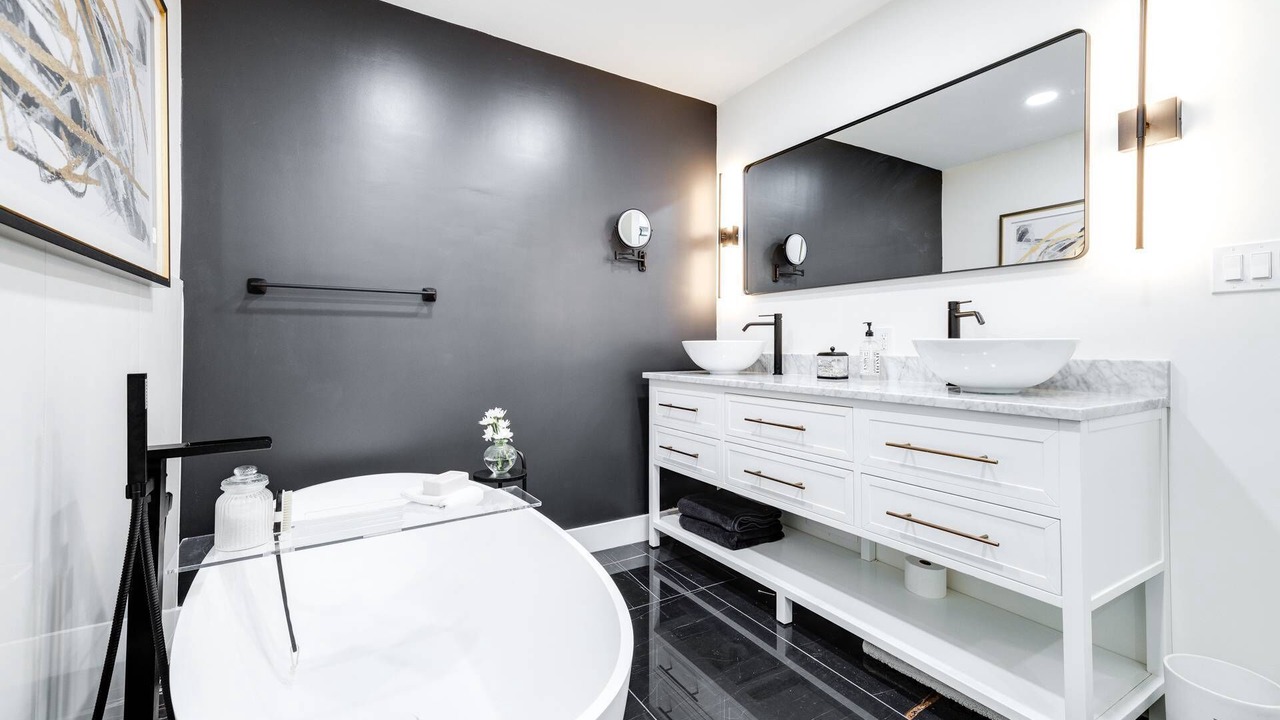 Photo of Bathroom in Saddlebrook