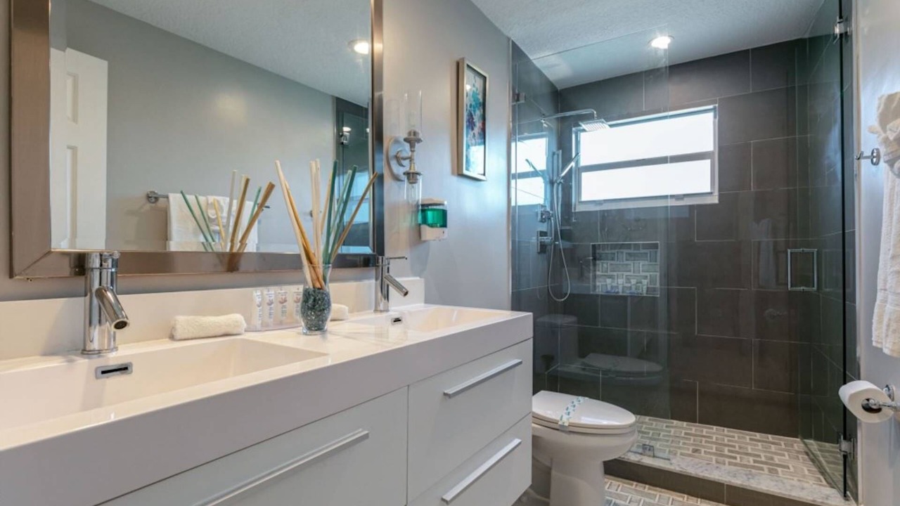 Photo of Bathroom in Plantation