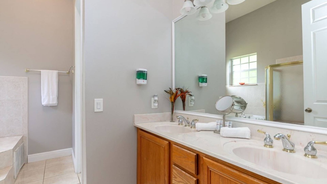 Photo of Bathroom in Plantation