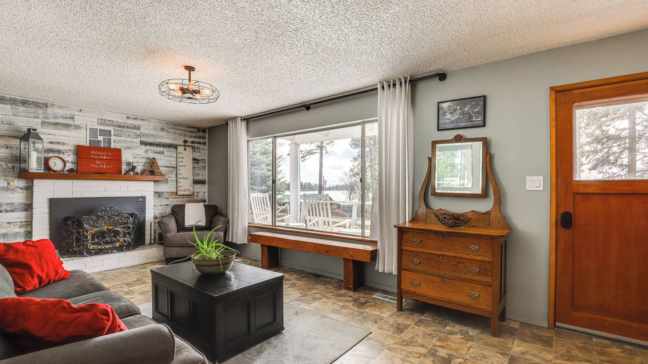 Photo of Bedroom in Pine Hollow