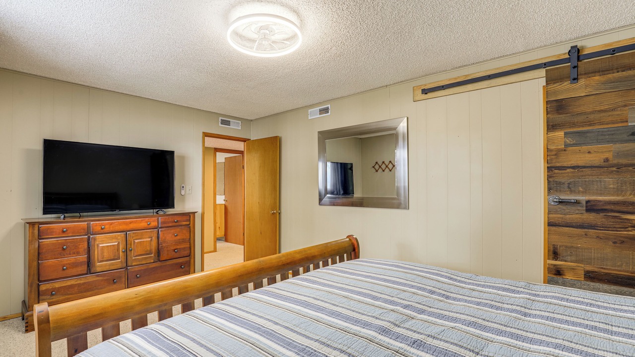 Photo of Bedroom in Pine Hollow