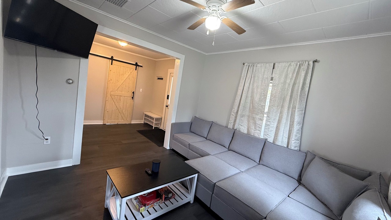 Photo of Livingroom in Lawrenceville