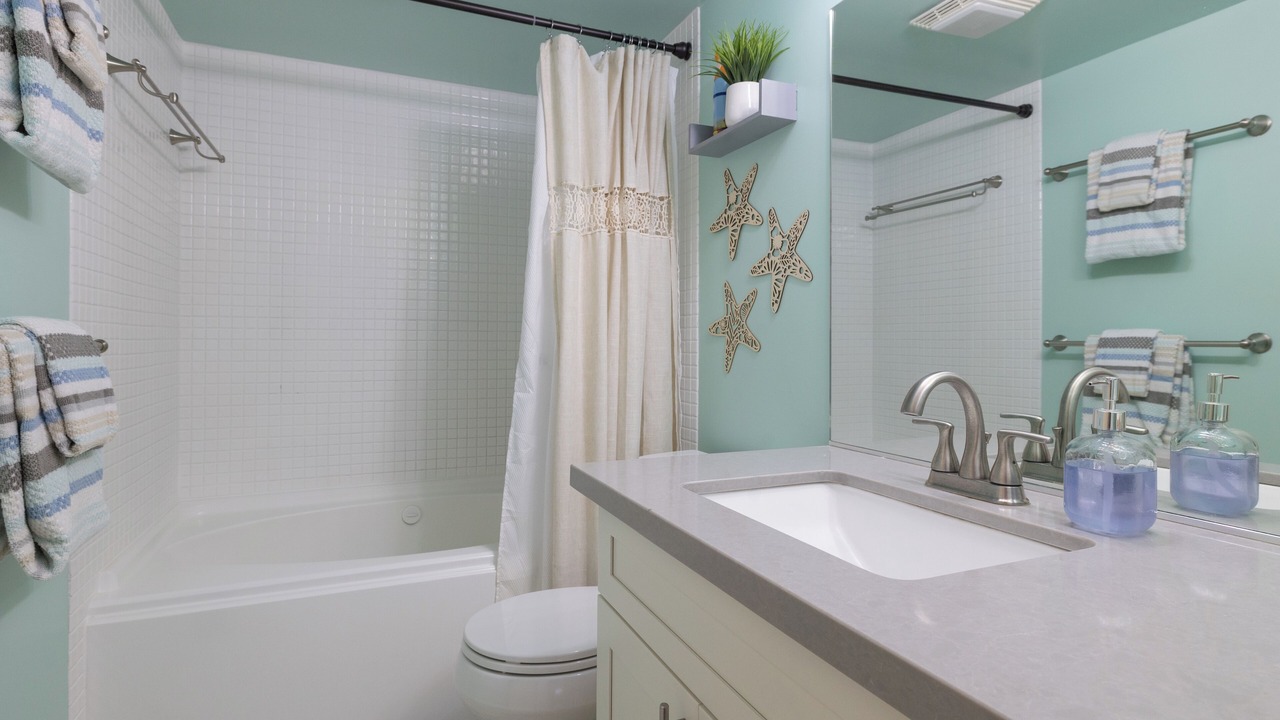 Photo of Bathroom in Downtown Honolulu