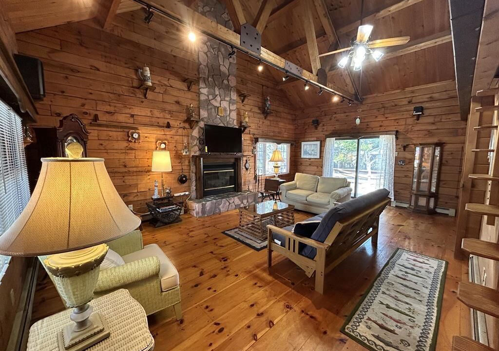 Photo of Livingroom in Town Bank