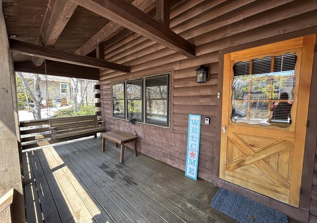 Photo of Patio Balcony in Town Bank