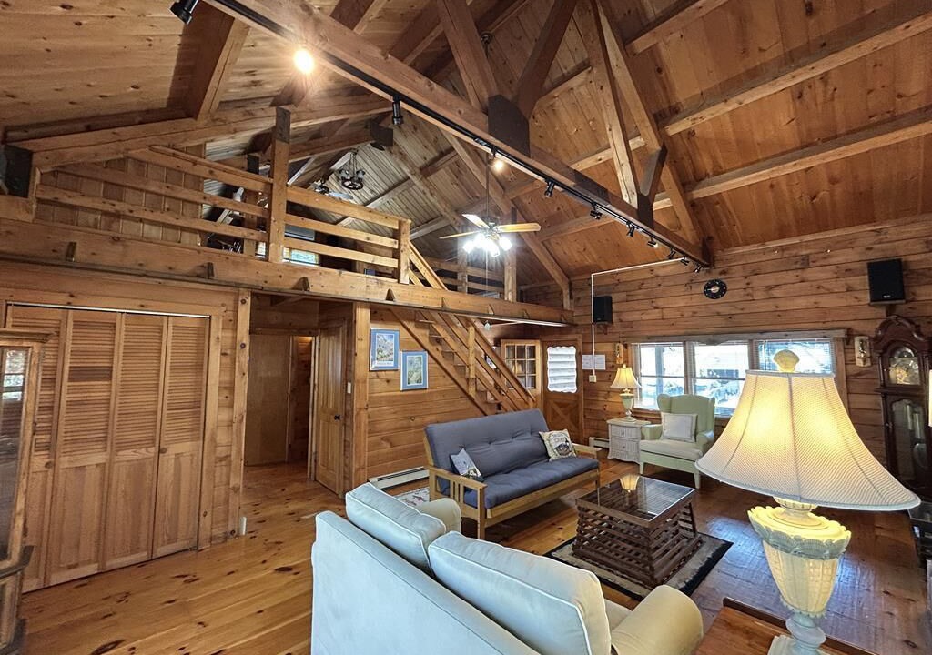 Photo of Livingroom in Town Bank