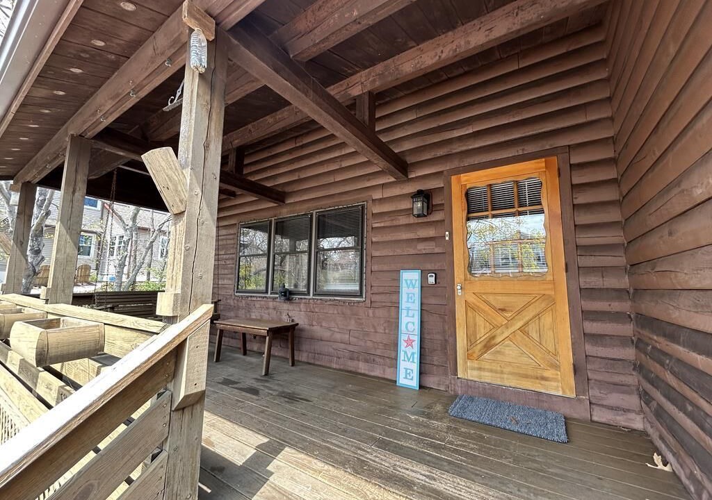 Photo of Patio Balcony in Town Bank