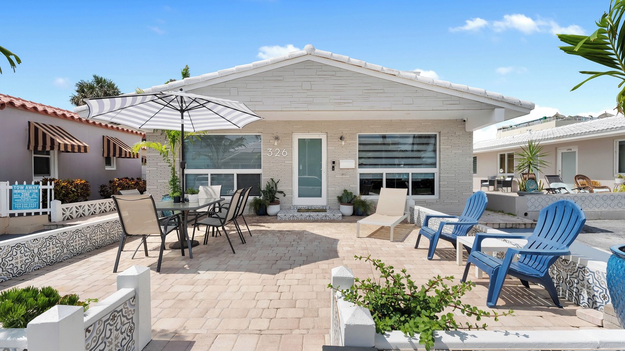 Photo of Outdoor in Hollywood