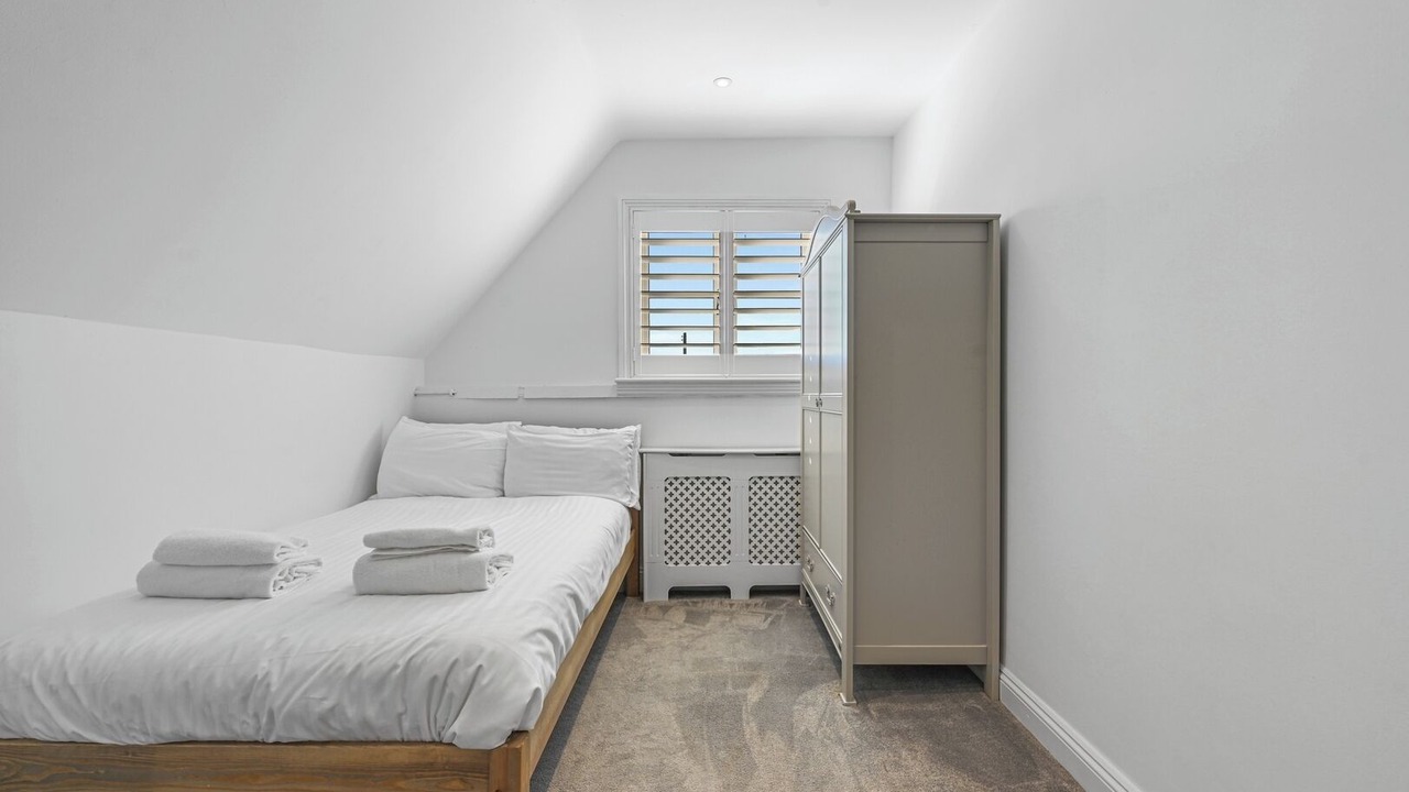 Photo of Bedroom in Wethersfield