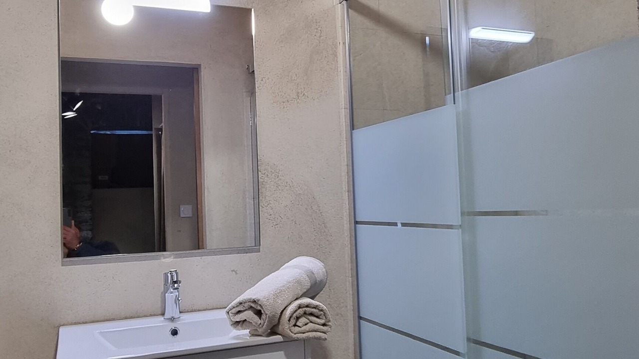 Photo of Bathroom in Porri
