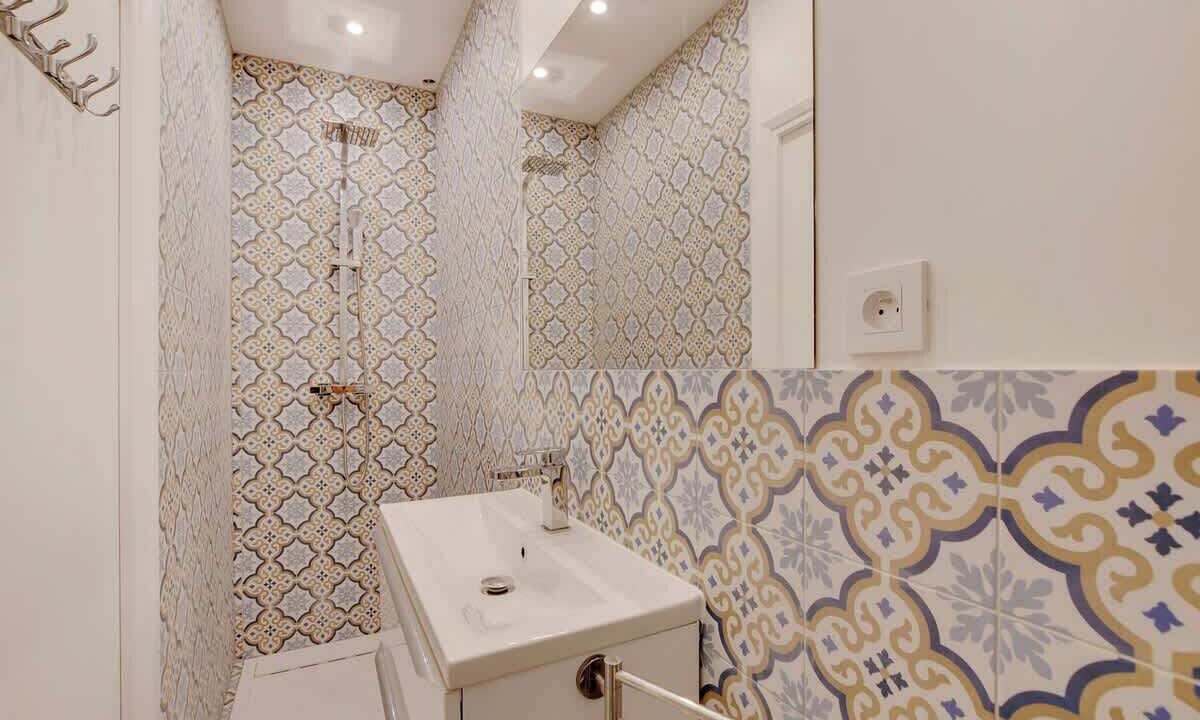 Photo of Bathroom in Quartier des Grandes-Carrieres